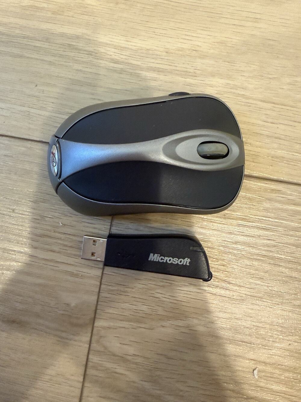 Microsoft Wireless Notebook Optical Mouse 4000 Model 1050 with Receiver OEM